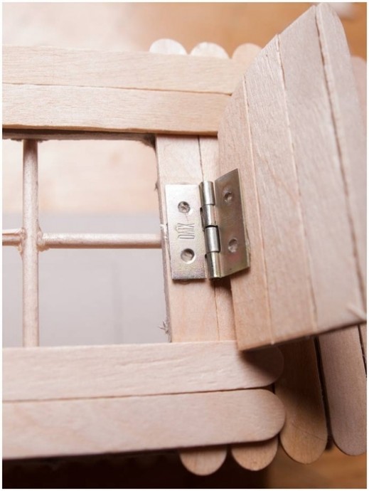 Домик на колесах из картона и палочек от мороженого