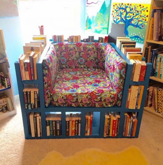 ​Два в одном: кресло и стеллаж для книг