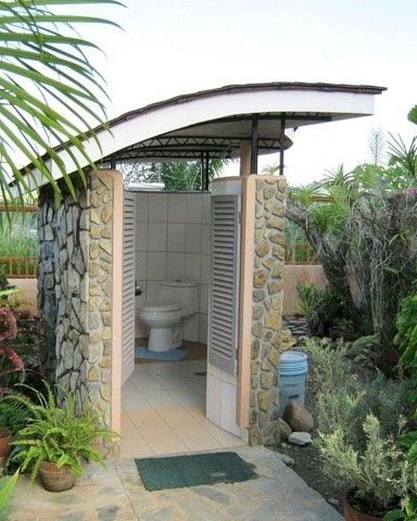 Интересные идеи оформления туалетов на даче и в загородном доме