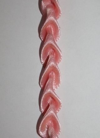 Интересный способ украшения одежды