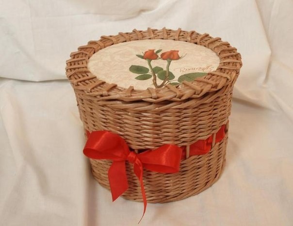 Плетём корзинку из газетных трубочек