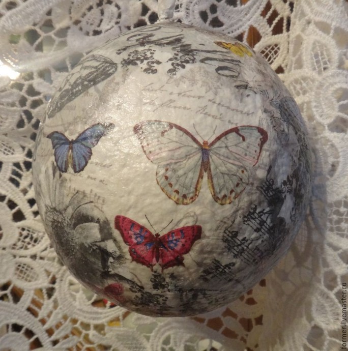 Большой декоративный шар из папье-маше