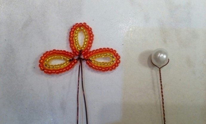 Прекрасная орхидея из бисера