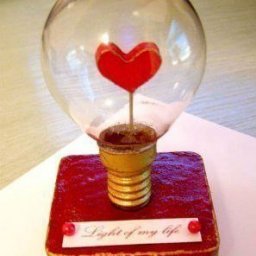 ​Сердечный сувенир из лампочки