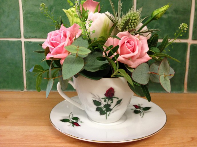 Цветочные композиции в чашках