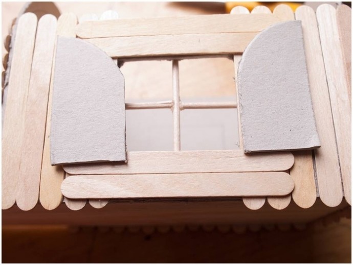 Домик на колесах из картона и палочек от мороженого