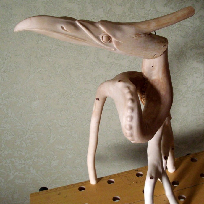 Деревянная статуэтка Деревянная статуэтка