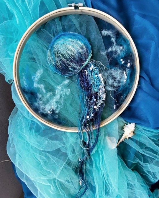 ​Невероятная объемная вышивка медуз