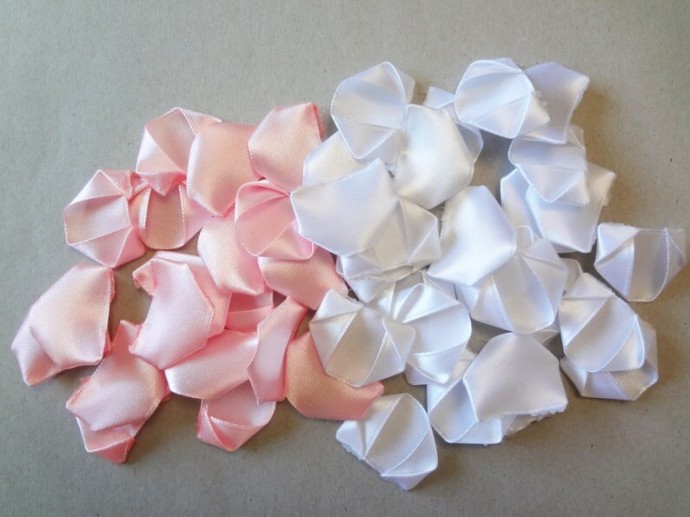 Нежная заколка своими руками