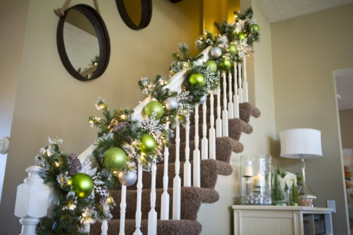 ​Украшение лестниц под Новогодние праздники