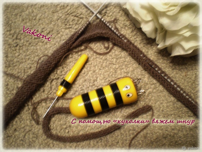 Декоративная вязаная роза