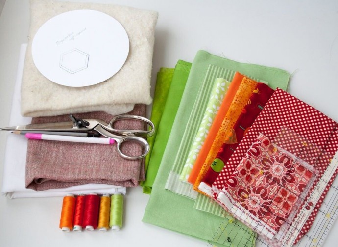 Яркая радужная подставка под горячее