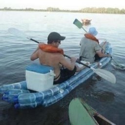 Лодка из пластиковых бутылок