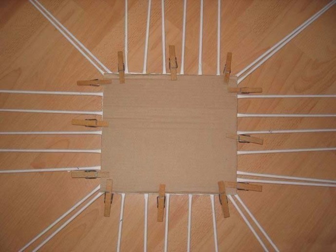 ​Плетение прямоугольной корзины из газетных трубочек