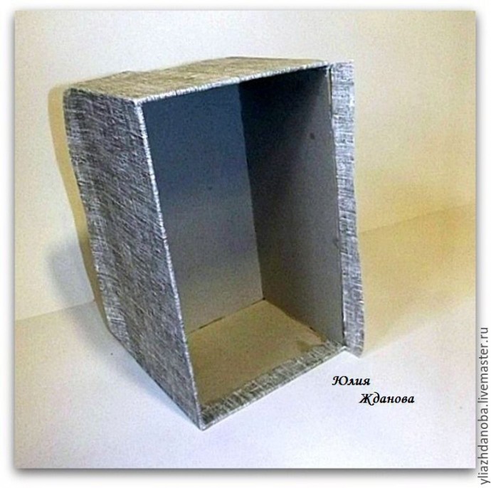 Делаем из картона вместительный комод с выдвижными ящичками для рукоделия