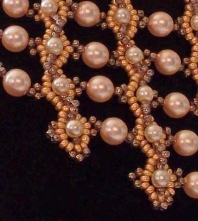 ​Колье из бисера и бусин "Жемчужный пляж"