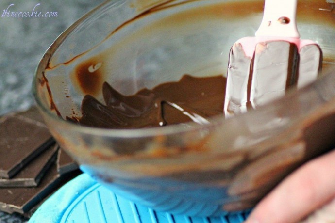 Сердечки из клубники в шоколаде