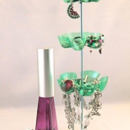 Подставка из одноразовых пластиковых бутылок