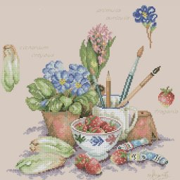 ​Милый натюрморт с цветами и кисточками для рисования