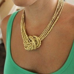 ​Ожерелье из бисера с крупным узлом