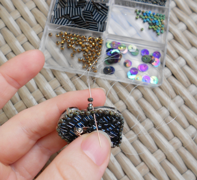 Брошь в виде мухи