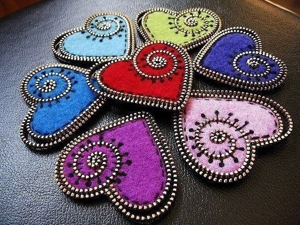 Очень красивые брошки из молний