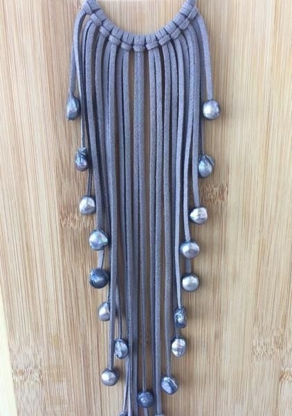 Украшения из шнурочков и бусин