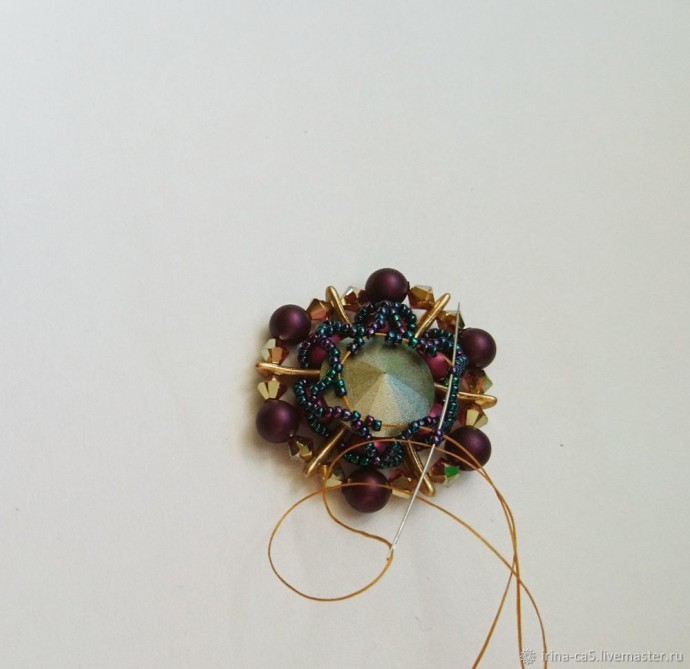 Брошь-кулон из бисера