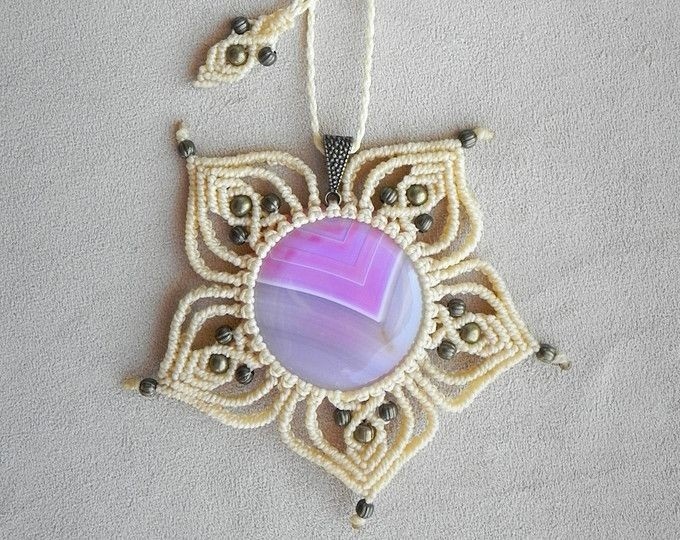 Украшение в технике макраме