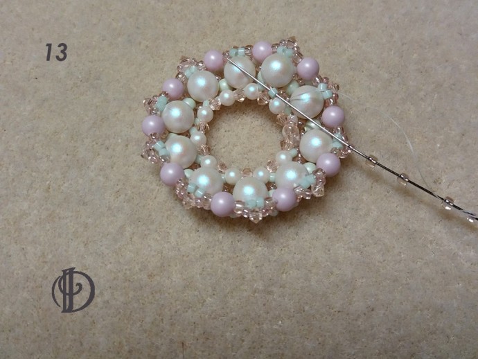 Лунная брошь с кабошоном-лунасофтом Лунная брошь с кабошоном-лунасофтом