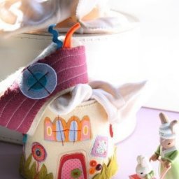 Мастерим из фетра домик-шкатулку