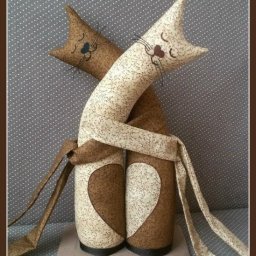 ​Интерьерная игрушка: влюблённые коты