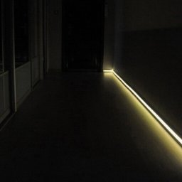 Плинтус с LED-подсветкой