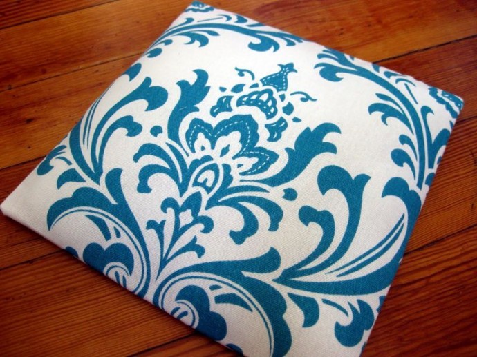 Мягкое изголовье для кровати в тон шторам