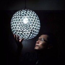 Стильная люстра из фольги