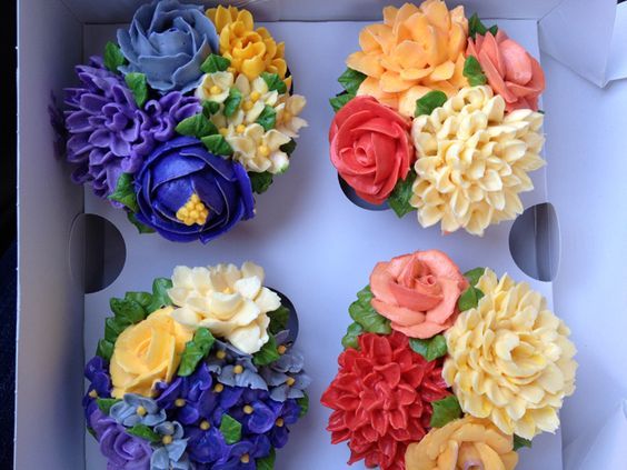 Украшение выпечки цветами изумительной красоты: тонкая грань кулинарии и рукоделия