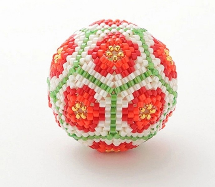​Узорчатые шарики из бисера
