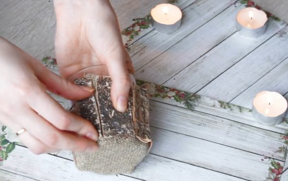 Подсвечник из веток и мешковины