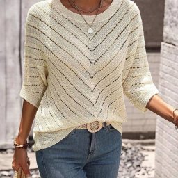 Красивый пуловер с V-образным узором