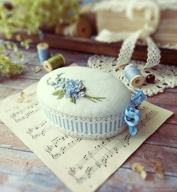 Вышиваем игольницы