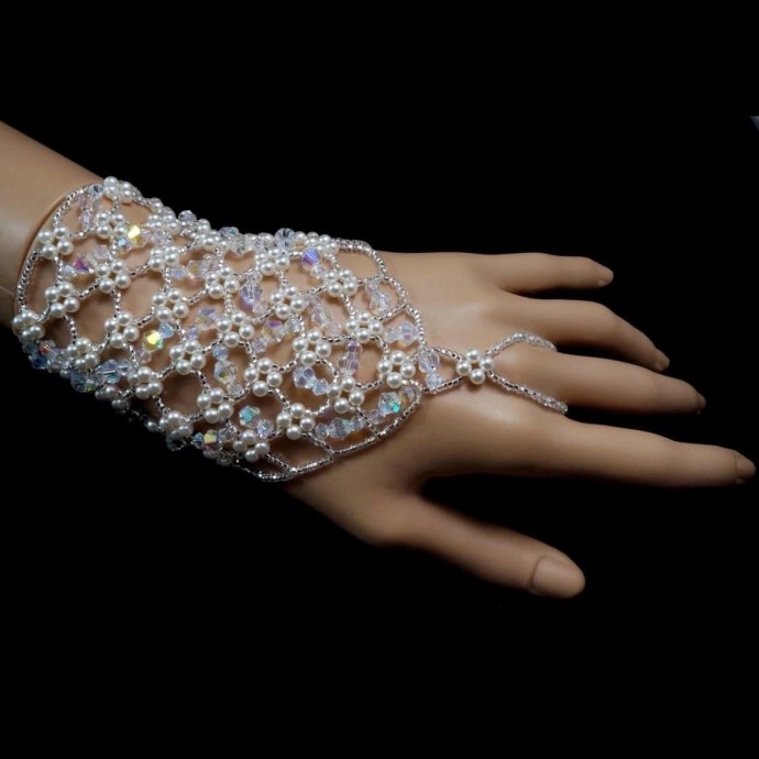 Украшения из бисера