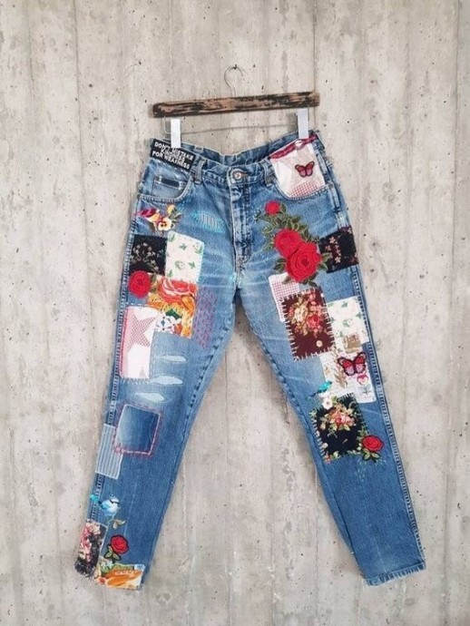 Джинсы с заплатками