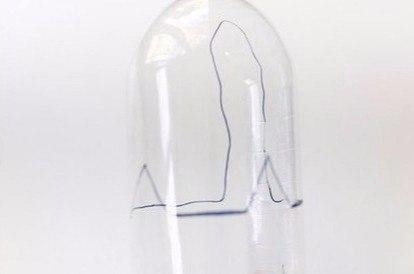 Растения в обрезанных пластиковых бутылках