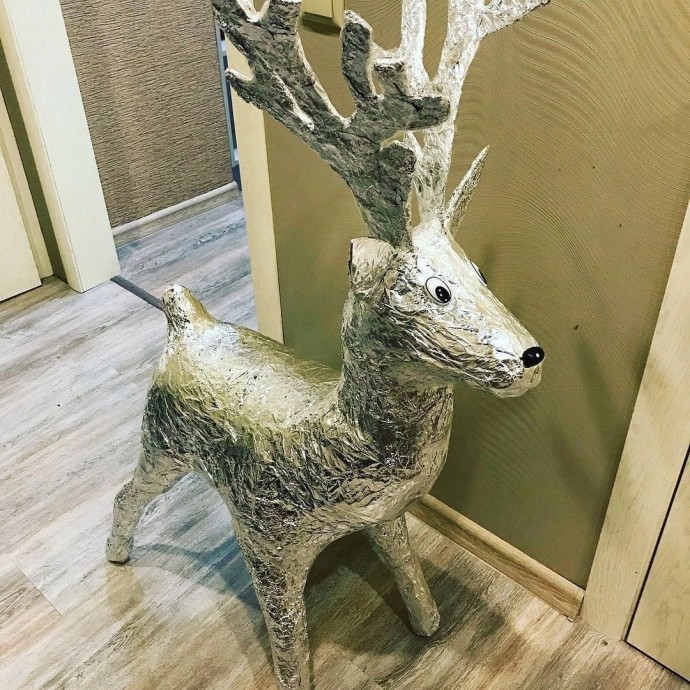 Олень Рудольф из папье-маше Олень Рудольф из папье-маше