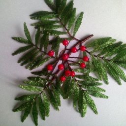 ​Магнитик в виде веточки рябины