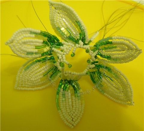 ​Восхитительный цветок из бисера