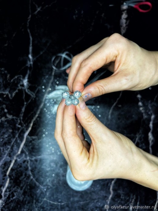 Белая пуансеттия из бархата