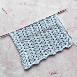 Изящный узор спицами: тонкие косички