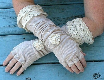 Нежные митенки из старого свитера