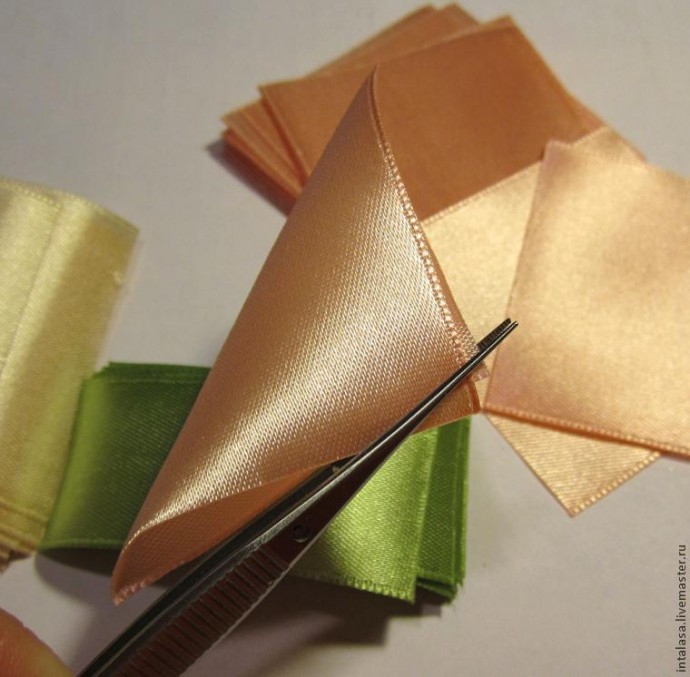 Резиночка для волос канзаши